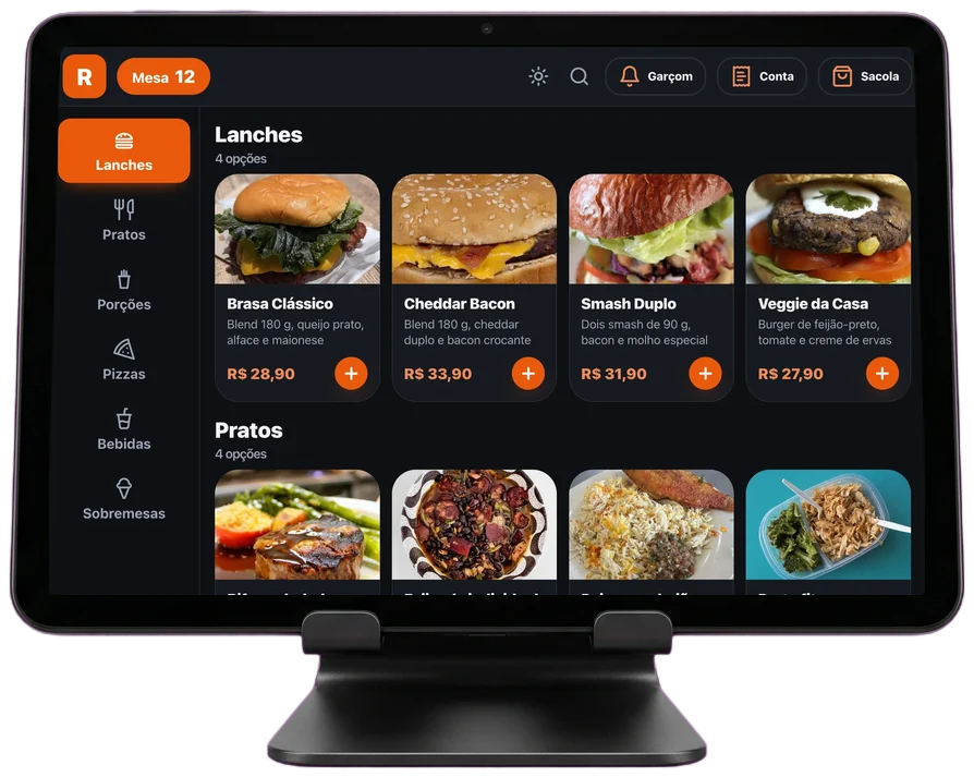 Tablet num suporte de mesa com o cardápio da mesa aberto