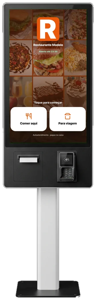 Totem de autoatendimento com a tela inicial: comer aqui ou para viagem
